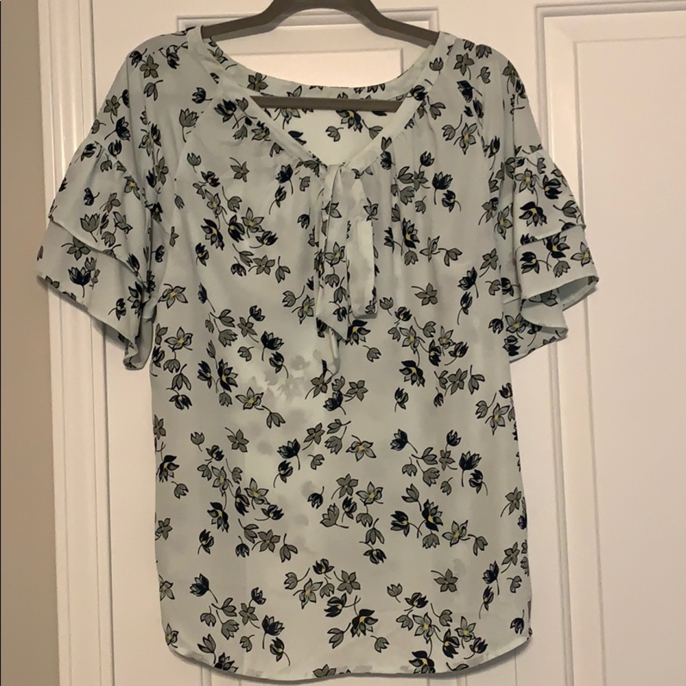 Loft ruffle sleeve short with tie detail